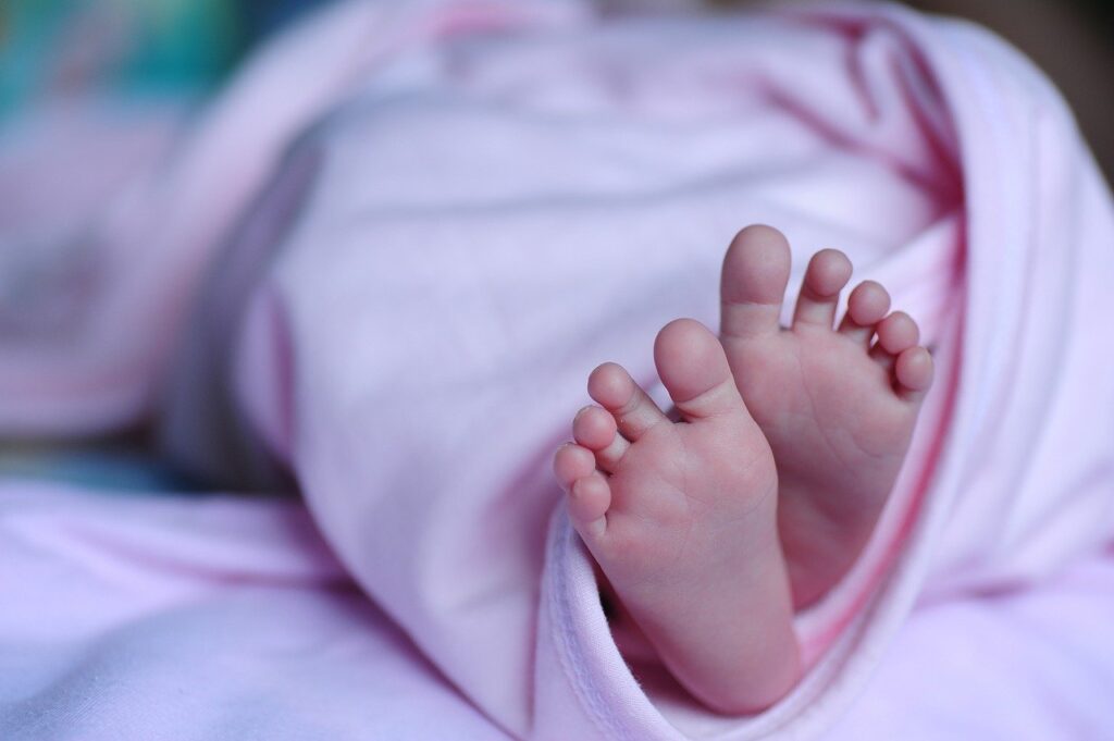 baby, feet, blanket-1178539.jpg
